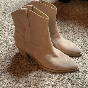 Dolce Vita ankle boots NWOT